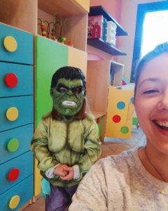 Selfie with a student in a Hulk costume